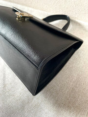 Vintage Burberry genuine black leather handbag with silver metal closure and Nova check linings. 070218ys4