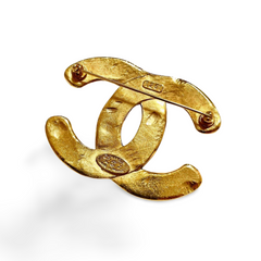 Vintage CHANEL classic matelasse CC mark brooch pin in mesh design. Classic jewelry. 061126ac1