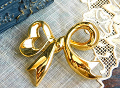 Vintage Nina Ricci golden bow brooch. Must have vintage jewelry piece back in the old era. 0406101