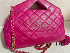 Vintage CHANEL pink lamb leather chain shoulder bag with fringe. Rare triangle handle handbag. Must have purse. 070225ac6