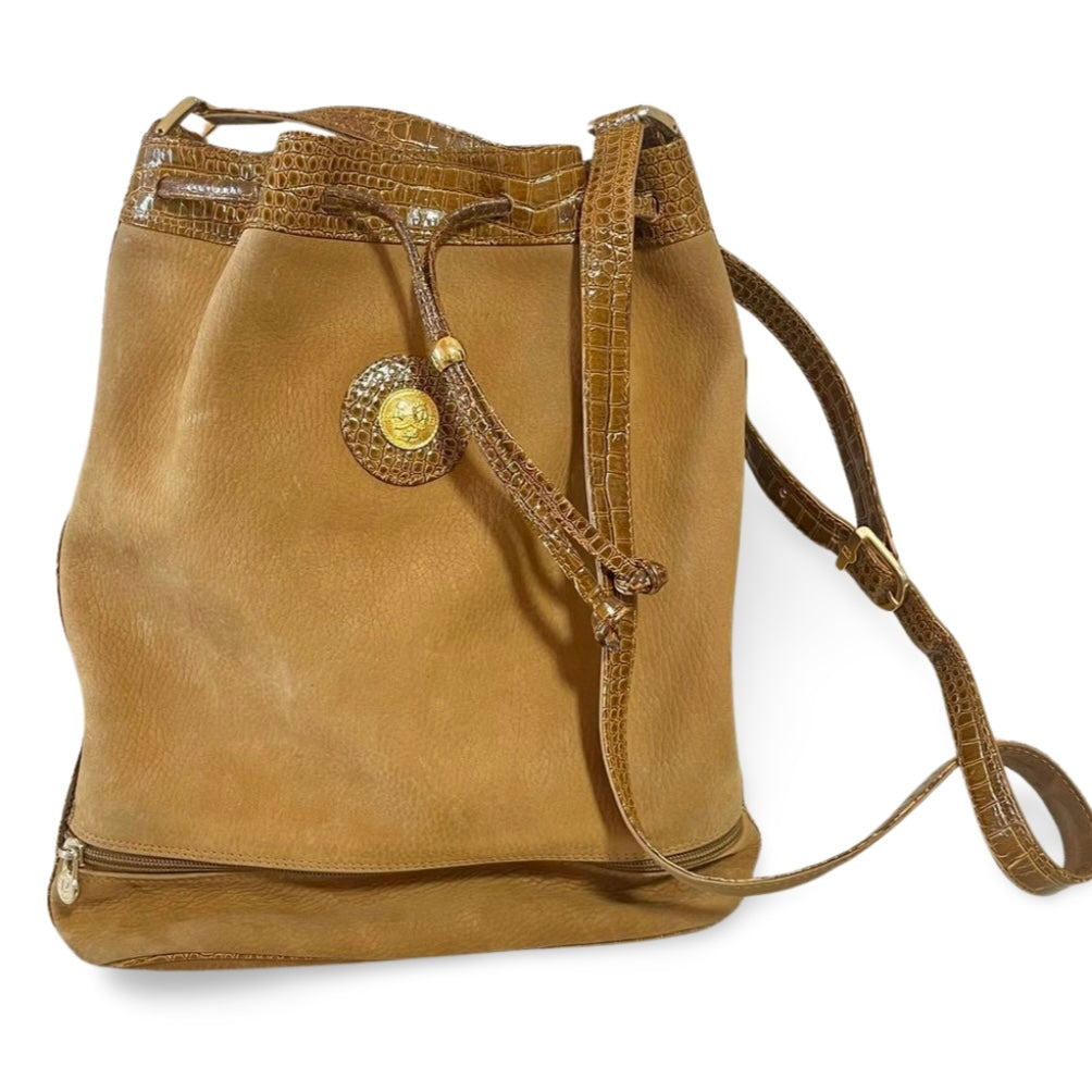 Vintage FENDI tan brown leather bucket hobo shoulder bag with croc embossed enamel leather trimmings and a golden logo charm. Unisex. 060711