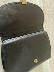 Vintage Burberry genuine black leather handbag with silver metal closure and Nova check linings. 070218ys4