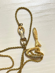 Vintage Givenchy golden chain necklace with g letter and crystal top. Classic jewelry that fits any occasion. 061127m1