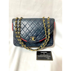 80's vintage Chanel dark navy lambskin 2.55 classic shoulder bag with gold chain and turn lock cc closure. Unique oval red edges. 051205ac4