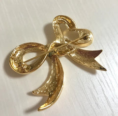 Vintage Nina Ricci golden bow brooch. Must have vintage jewelry piece back in the old era. 0406101