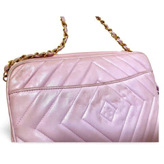 Vintage CHANEL milky pink shoulder bag, camera bag with a CC mark, and a fringe. Rare diamond, diagram, chevron stitch. Pale pink. 060130ac6