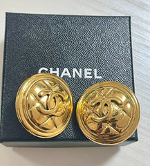 Vintage CHANEL gold tone matelasse round earrings with CC mark. Classic vintage Chanel jewelry. 070217ys1
