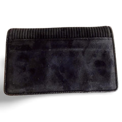 Vintage Bottega Venetia black suede clutch bag with bow motif and a built-in mirror. 051009ap2