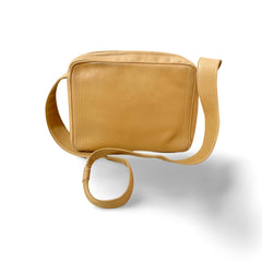 Vintage CHANEL beige lamb leather camera bag style chain shoulder purse with gold tone chain strap and fringe. CC stitch mark. 060123ac4