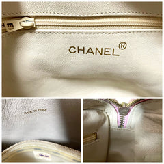 Vintage CHANEL milky pink shoulder bag, camera bag with a CC mark, and a fringe. Rare diamond, diagram, chevron stitch. Pale pink. 060130ac6