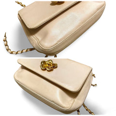 Vintage CHANEL pale pink beige lambskin chain shoulder bag with golden camellia flower motif on flap. Hard-to-find, Rare purse. 060903ac1