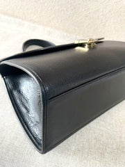 Vintage Burberry genuine black leather handbag with silver metal closure and Nova check linings. 070218ys4