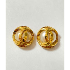 Reserved. Vintage CHANEL gold tone round earrings with faux pearl and 3D CC motif. Classic Chanel vintage jewelry piece. 051002ya1