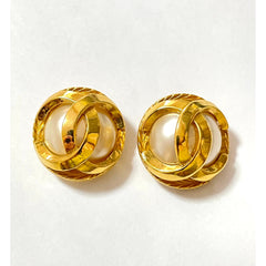 Reserved. Vintage CHANEL gold tone round earrings with faux pearl and 3D CC motif. Classic Chanel vintage jewelry piece. 051002ya1
