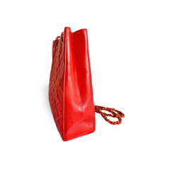 Vintage CHANEL red lambskin square shoulder bag with gold tone chain straps and gold CC. Paris limited edition. Classic purse. 060719ys
