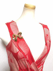 Vintage Nina Ricci golden bow brooch. Must have vintage jewelry piece back in the old era. 0406101