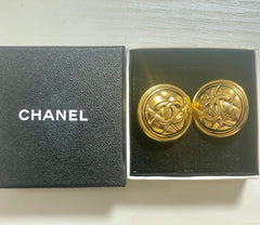 Vintage CHANEL gold tone matelasse round earrings with CC mark. Classic vintage Chanel jewelry. 070217ys1