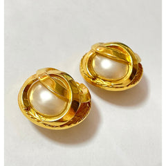 Reserved. Vintage CHANEL gold tone round earrings with faux pearl and 3D CC motif. Classic Chanel vintage jewelry piece. 051002ya1