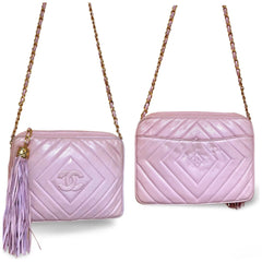 Vintage CHANEL milky pink shoulder bag, camera bag with a CC mark, and a fringe. Rare diamond, diagram, chevron stitch. Pale pink. 060130ac6