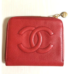 Vintage CHANEL red caviar skin round zipper wallet with CC stitch mark. Best vintage gift. 0502061