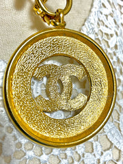 Vintage CHANEL golden necklace with a large cutout round CC mark pendant top. Classic and simple jewelry. Beautiful jewelry piece. 050816ys1