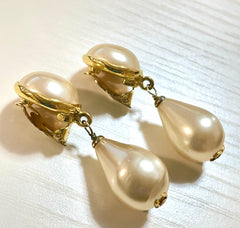 Vintage CHANEL teardrop white faux pearl earrings with golden CC mark on top. Chanel earrings that dangle as you move. 060903ac1