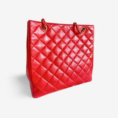 Vintage CHANEL red lambskin square shoulder bag with gold tone chain straps and gold CC. Paris limited edition. Classic purse. 060719ys