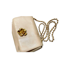 Vintage CHANEL pale pink beige lambskin chain shoulder bag with golden camellia flower motif on flap. Hard-to-find, Rare purse. 060903ac1