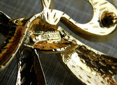 Vintage Nina Ricci golden bow brooch. Must have vintage jewelry piece back in the old era. 0406101