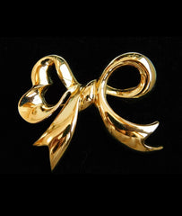 Vintage Nina Ricci golden bow brooch. Must have vintage jewelry piece back in the old era. 0406101