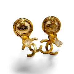 Vintage CHANEL white faux pearl and golden dangling earrings. Iconic CC mark. Hot gift. 060504ya