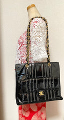 Vintage CHANEL 2.55 combo design black patent enamel chain shoulder bag with vertical stiches and golden CC closure hock. 050815ac2