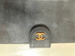 W3. Vintage CHANEL black caviar leather wallet with stitches and gold tone CC motif. Perfect gift. 050531ya1