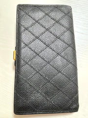W3. Vintage CHANEL black caviar leather wallet with stitches and gold tone CC motif. Perfect gift. 050531ya1