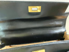 80's vintage BALLY black boxcalf leather kelly bag with gold tone hardware closure. Classic masterpiece handbag. 050726