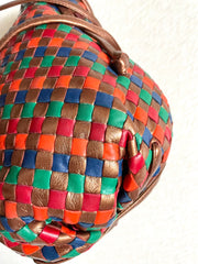 Vintage Bottega Venetia bronze and multicolor intrecciato shoulder bag, hobo bucket bag with kisslock closure pocket. 050809y