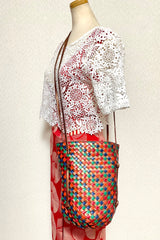 Vintage Bottega Venetia bronze and multicolor intrecciato shoulder bag, hobo bucket bag with kisslock closure pocket. 050809y