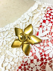 Vintage CHANEL Gold tone star, flower brooch with CC mark. Elegant and classic. Best vintage gift. 050817ys2
