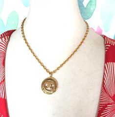 MINT. Vintage CHANEL golden chain necklace with a cutout round CC mark pendant top. Classic and simple jewelry. 0602064