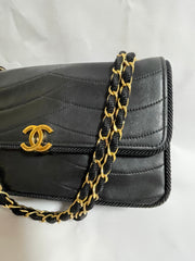 80's vintage Chanel black 2.55 shoulder bag with wavy stitches and rope strings and gold chain strap. Very rare piece from the era. 050730ra