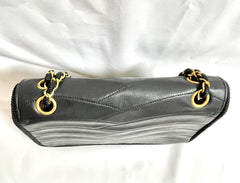 80's vintage Chanel black 2.55 shoulder bag with wavy stitches and rope strings and gold chain strap. Very rare piece from the era. 050730ra