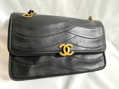80's vintage Chanel black 2.55 shoulder bag with wavy stitches and rope strings and gold chain strap. Very rare piece from the era. 050730ra