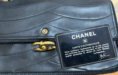 80's vintage Chanel black 2.55 shoulder bag with wavy stitches and rope strings and gold chain strap. Very rare piece from the era. 050730ra