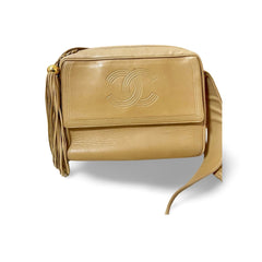 Vintage CHANEL beige lamb leather camera bag style chain shoulder purse with gold tone chain strap and fringe. CC stitch mark. 060123ac4