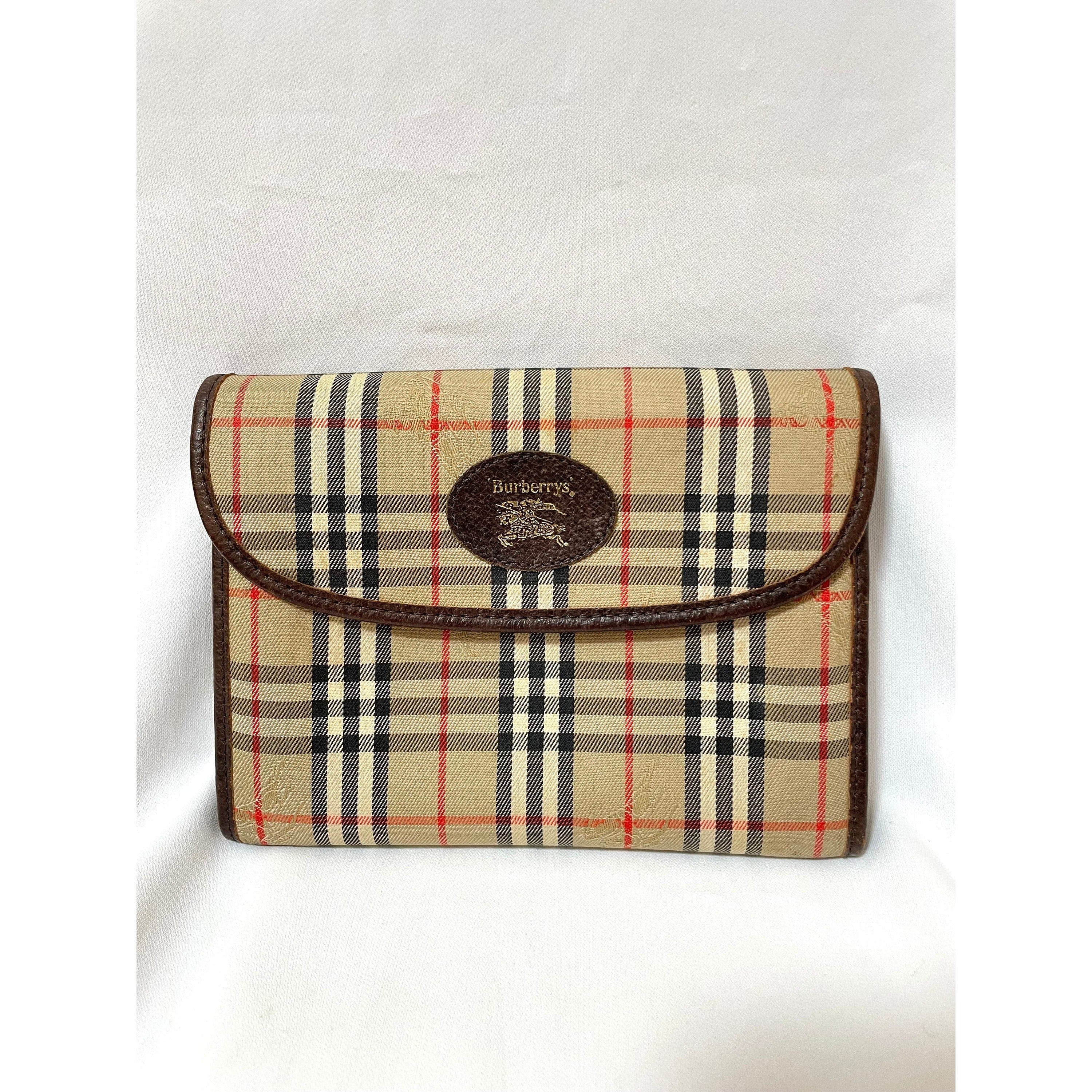 Vintage Burberry classic beige nova check fabric mini clutch wallet purse leather trimmings. Unisex purse. 051206ya1