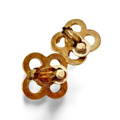 Vintage Celine golden clover, flower earrings with faux pearl. Classic jewelry piece back in the era. 060123ac12