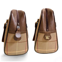 Vintage Burberry classic khaki nova check speedy bag style handbag, duffle bag with brown leather trimmings. Classic handbag. 060312ac2