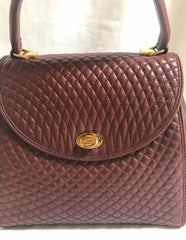 Vintage BALLY wine brown quilted lambskin handbag with golden logo turn lock closure. 050425r1