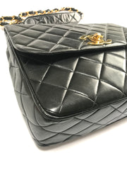 Vintage Chanel classic large black lambskin 2.55 square shape chain shoulder bag with golden large CC closure. Must have purse. 0404081