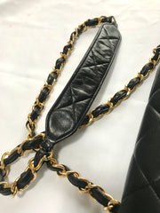 Vintage Chanel classic large black lambskin 2.55 square shape chain shoulder bag with golden large CC closure. Must have purse. 0404081